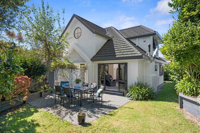 4/15 La Roche Place, Northcote, Auckland - Carousel 1