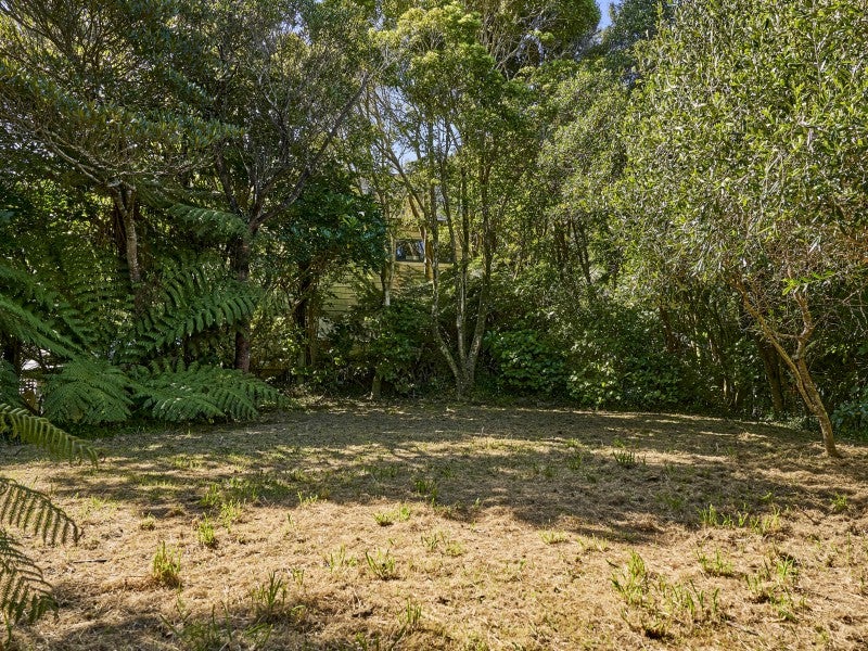 76 Cluny Road, Plimmerton, Porirua - Carousel 1