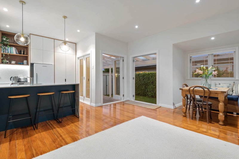 31 Yeovil Road, Te Atatu Peninsula, Auckland - Carousel 1