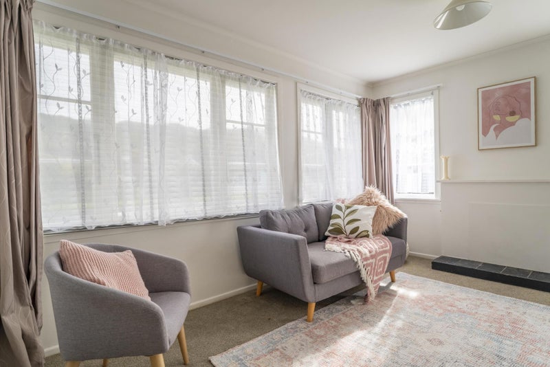 22 Findlay Street, Tawa, Wellington - Carousel 2