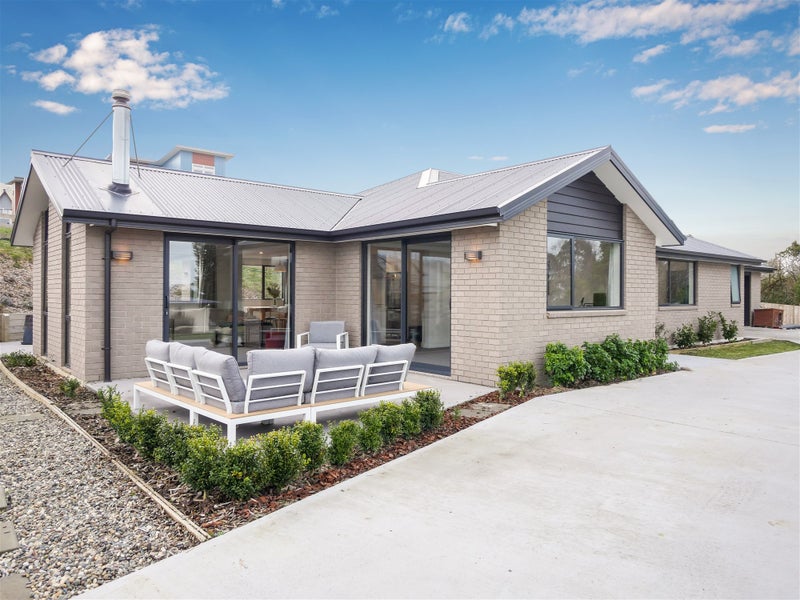 8 Errols Court, Warrington, Waikouaiti - Carousel 1