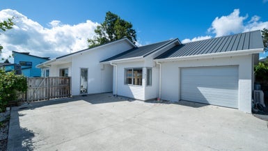 91B Wharf Road, Te Atatu Peninsula, Auckland - Carousel 1