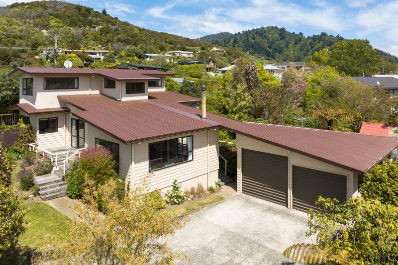 5 Bayview Drive, Waikawa, Picton - Carousel 1
