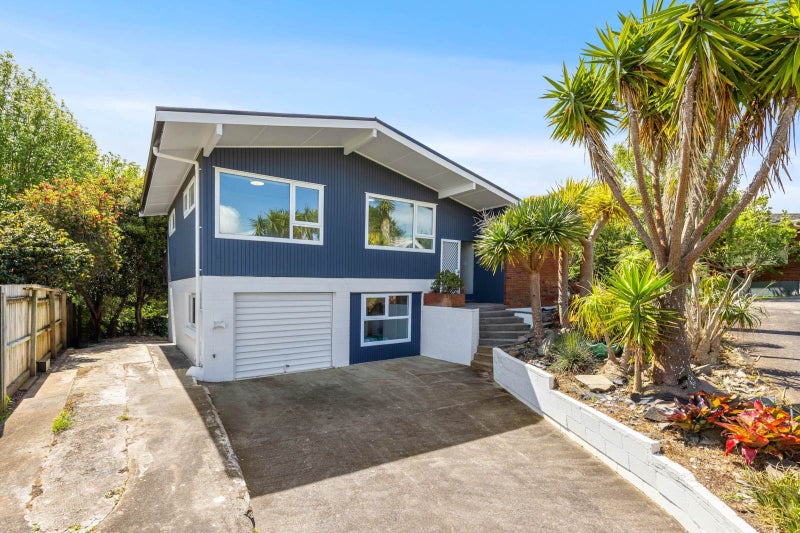 26 Pickwick Parade, Mellons Bay, Auckland - Carousel 1