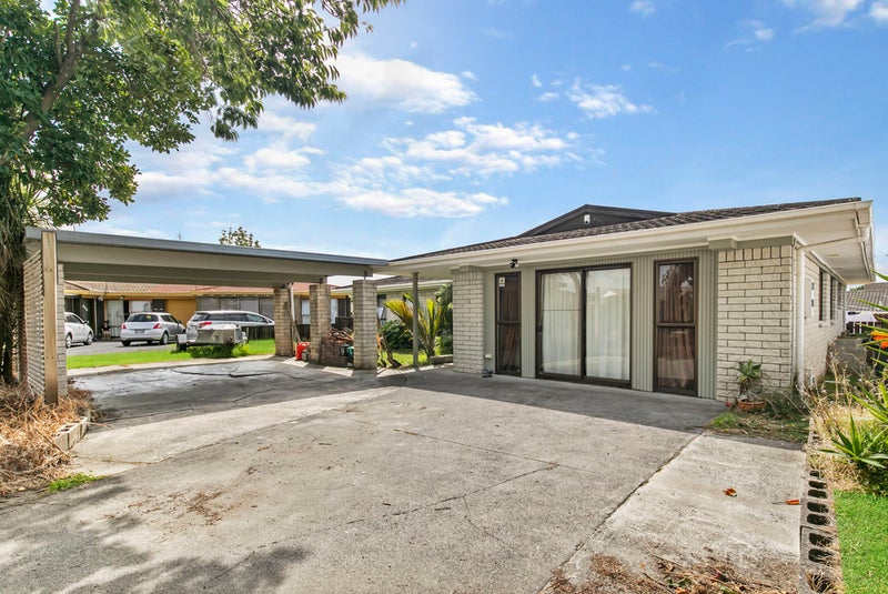 21 Glengowan Place, Conifer Grove, Takanini - Carousel 1
