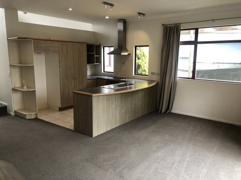 7 Pyrite Street, Westgate, Auckland - Carousel 2