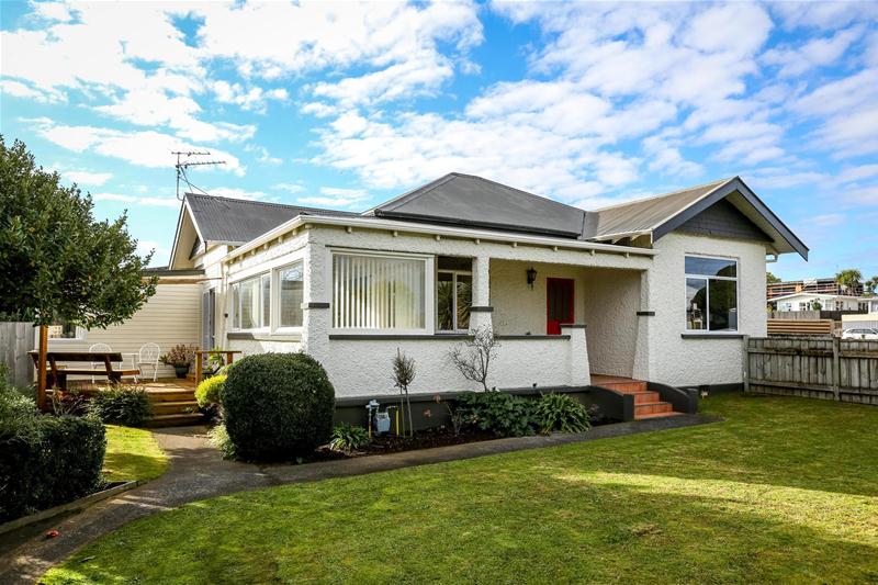 25 Mangorei Road, Strandon, New Plymouth - Carousel 1