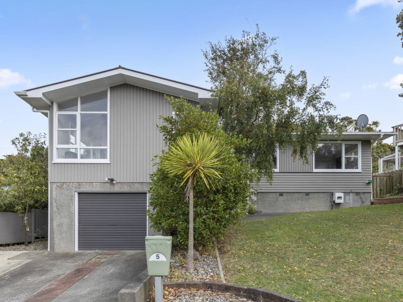 5 Camellia Terrace, Maungaraki, Lower Hutt - Carousel 2