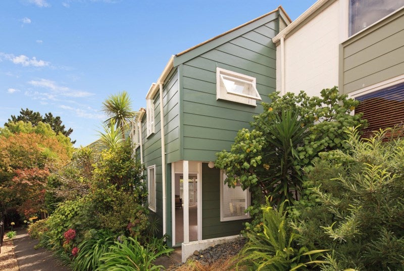 2/5 Seaside Avenue, Waterview, Auckland - Carousel 1