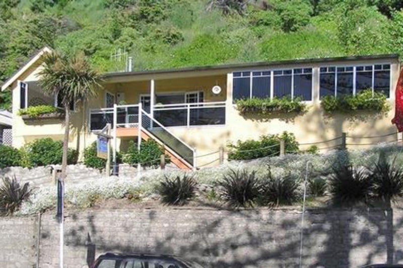 23 Marine Parade, Bluff Hill, Napier - Carousel 1