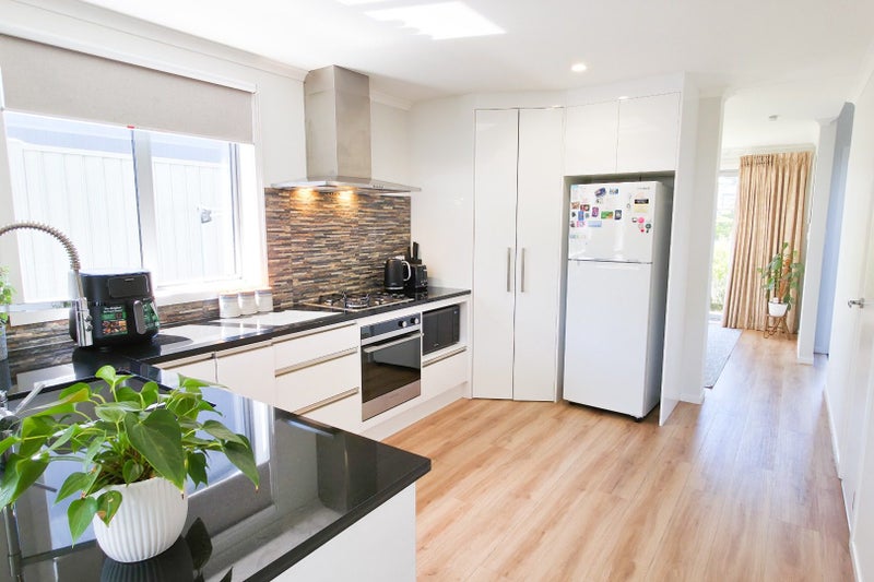 36 Bluff Road, Kenepuru, Porirua - Carousel 1