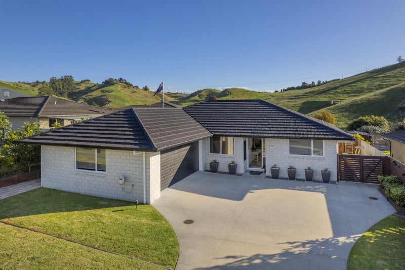 168 Ballintoy Park Drive, Welcome Bay, Tauranga - Carousel 1