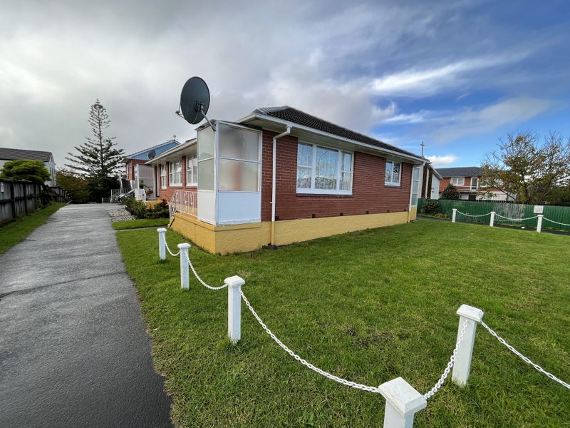 1/96 St Lukes Road, Mount Albert, Auckland - Carousel 1