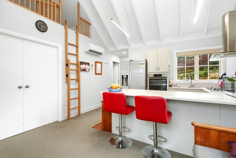 74 Kiwi Crescent, Tawa, Wellington - Carousel 2