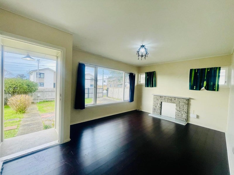 11 Awatere Street, Clover Park, Auckland - Carousel 2