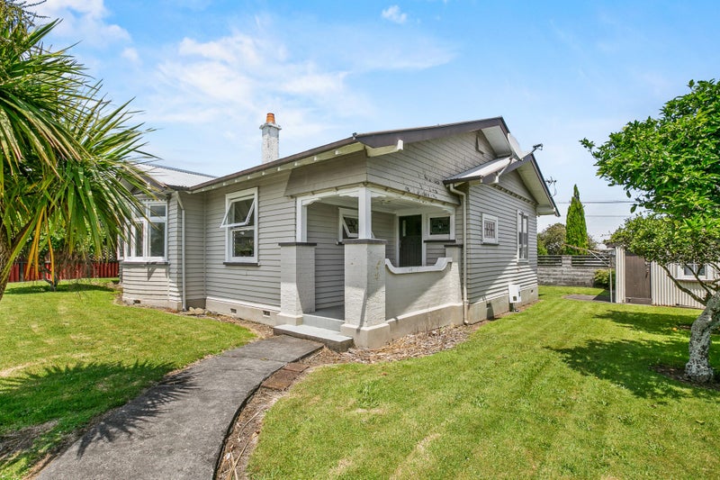 14 Mangorei Road, Strandon, New Plymouth - Carousel 1