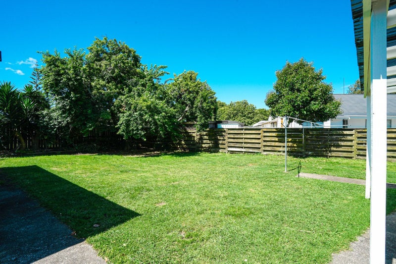 18 Fairdale Avenue, Red Hill, Papakura - Carousel 19