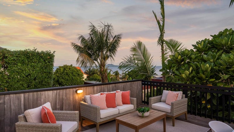 2/7 Orchard Road, Browns Bay, Auckland - Carousel 1