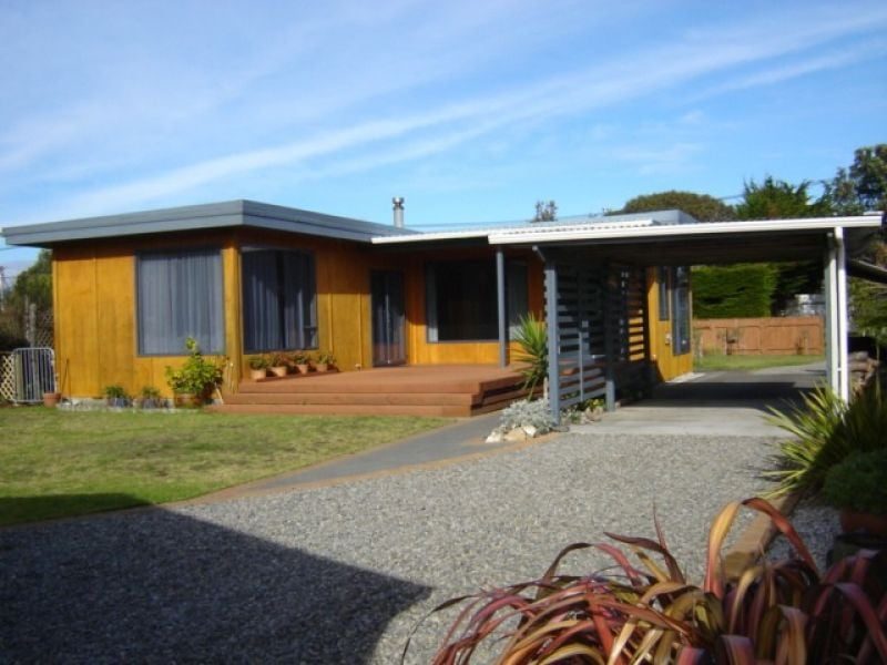 9 Hohiria Street, Waikanae Beach, Waikanae - Carousel 1
