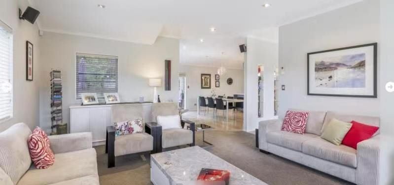 11 Fendalton Place, Hatfields Beach, Orewa - Carousel 2