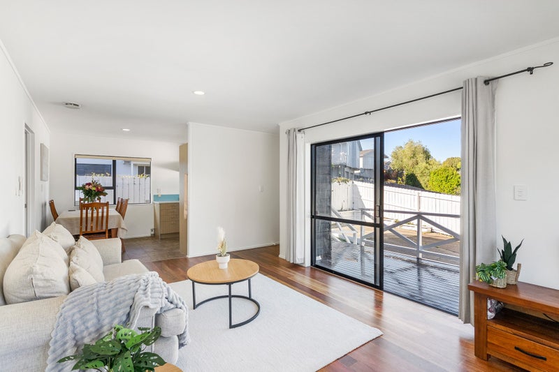 2/135 Spinella Drive, Bayview, Auckland - Carousel 2