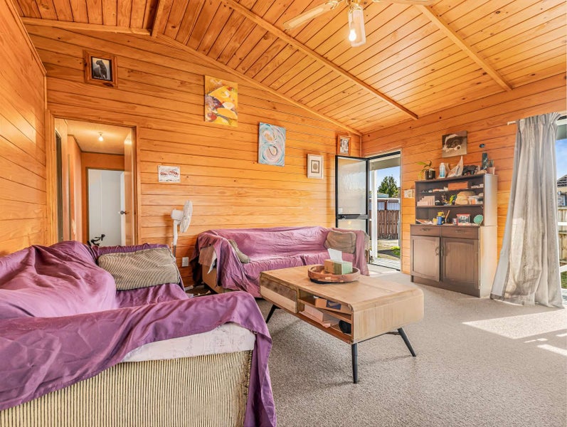 9B Kentucky Crescent, Nawton, Hamilton - Carousel 2