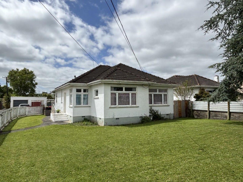 18 Tinirau Street, Whanganui East, Whanganui - Carousel 1