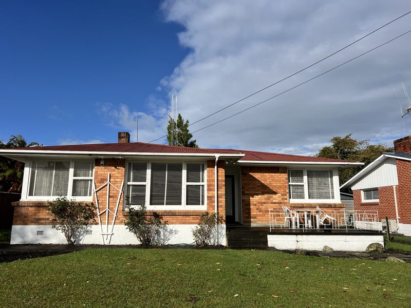 28 Liston Crescent, Hillcrest, Hamilton - Carousel 1