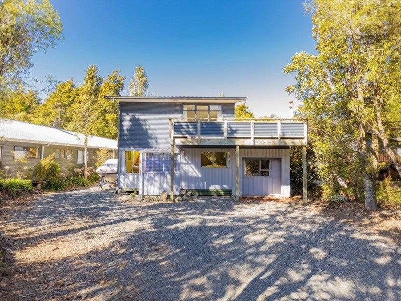 4 Kaiuru Avenue, Pukawa Bay, Tūrangi - Carousel 1