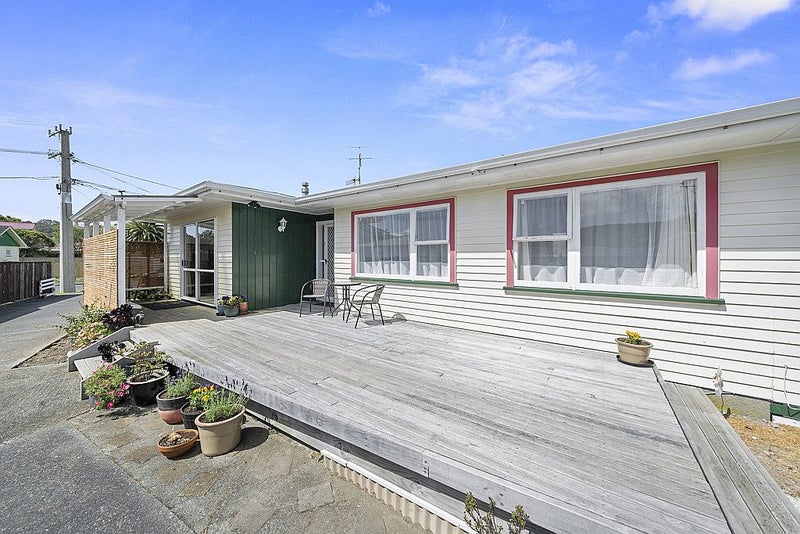 13 Karamu Crescent, Wainuiomata, Lower Hutt - Carousel 2