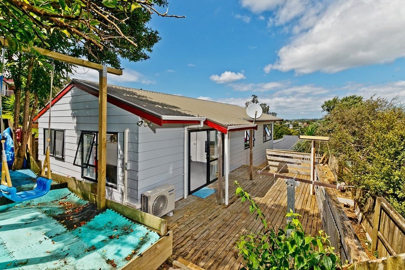 1/1 Cheval Drive, Totara Vale, Auckland - Carousel 2