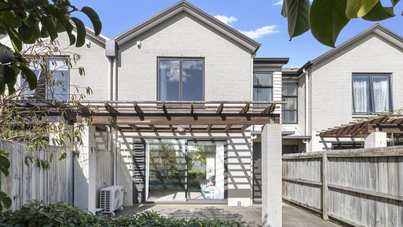 49 Popokatea Drive, Takanini, Auckland - Carousel 1