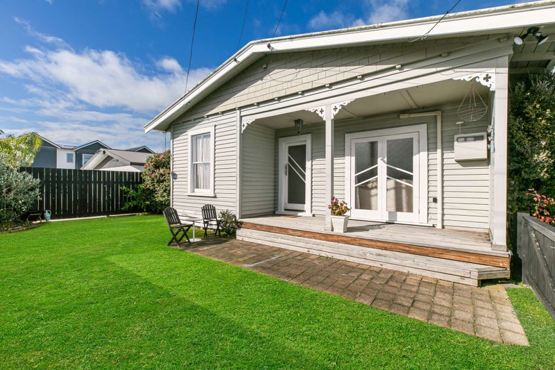 170 Old Farm Road, Hamilton East, Hamilton - Carousel 1