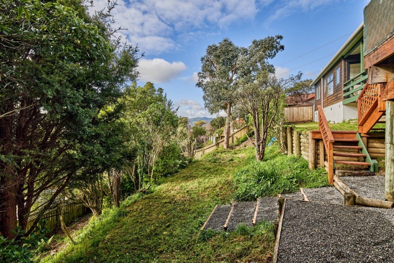 4 Opurere Grove, Tirohanga, Lower Hutt - Carousel 21