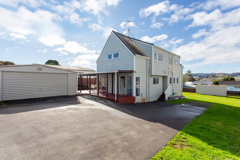 14 Leatham Crescent, Opaheke, Papakura - Carousel 1