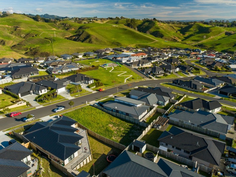 18 Ballintoy Park Drive, Welcome Bay, Tauranga - Carousel 2