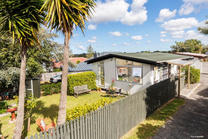 1/114A Kervil AVE, Te Atatu Peninsula, Waitakere - Carousel 1