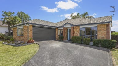 10 Rush Creek Drive, Westgate, Auckland - Carousel 1