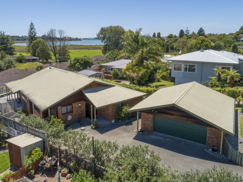 4 Waikareao Way, Brookfield, Tauranga - Carousel 1