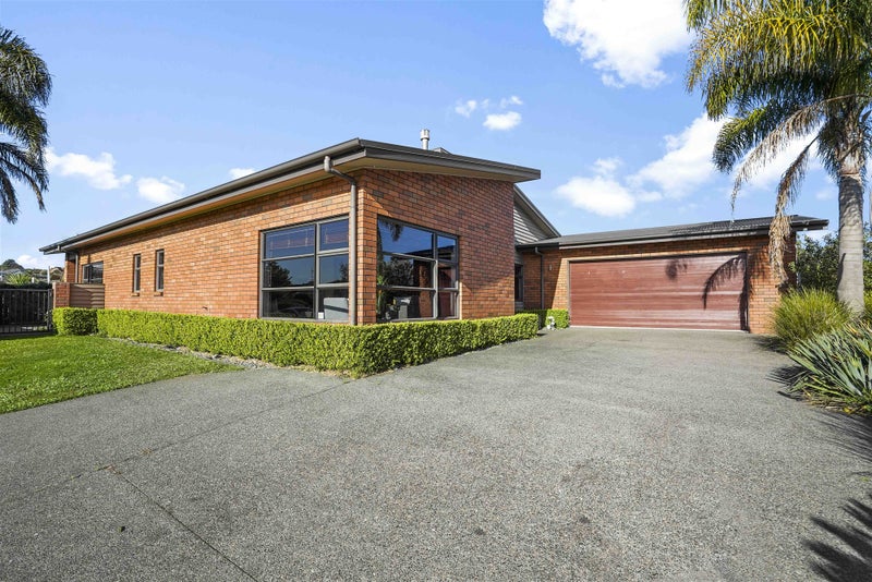32 Somerton Drive, Huntington, Hamilton - Carousel 1