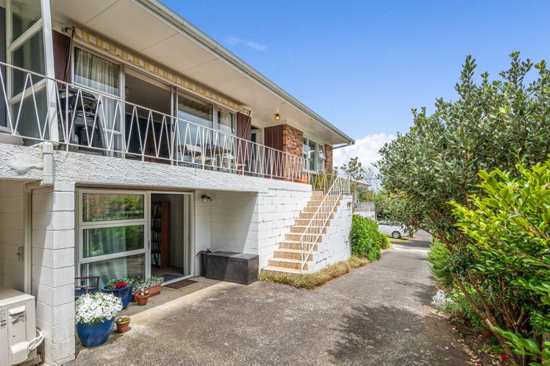 3/8 Rewa Road, Three Kings, Auckland - Carousel 2