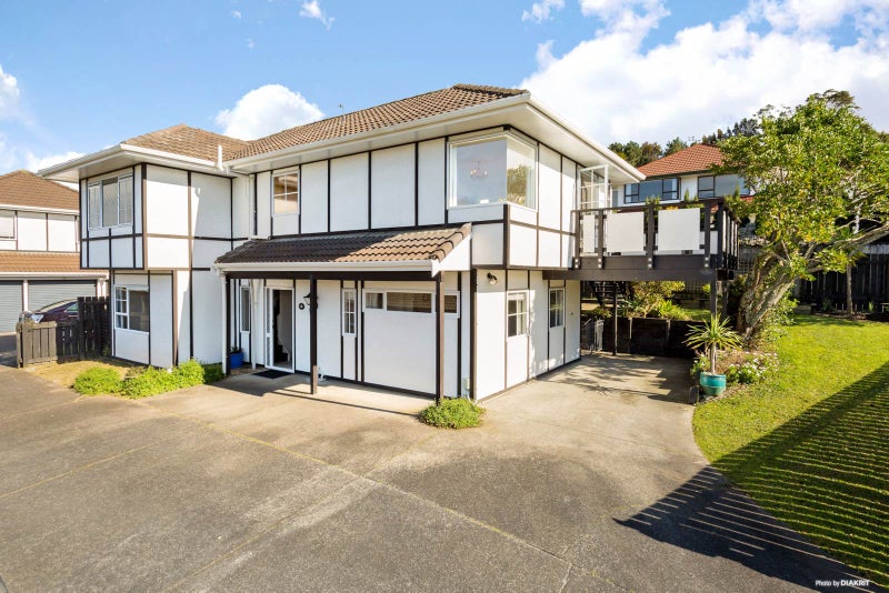 1/6 Strabo Place, Windsor Park, Auckland - Carousel 1