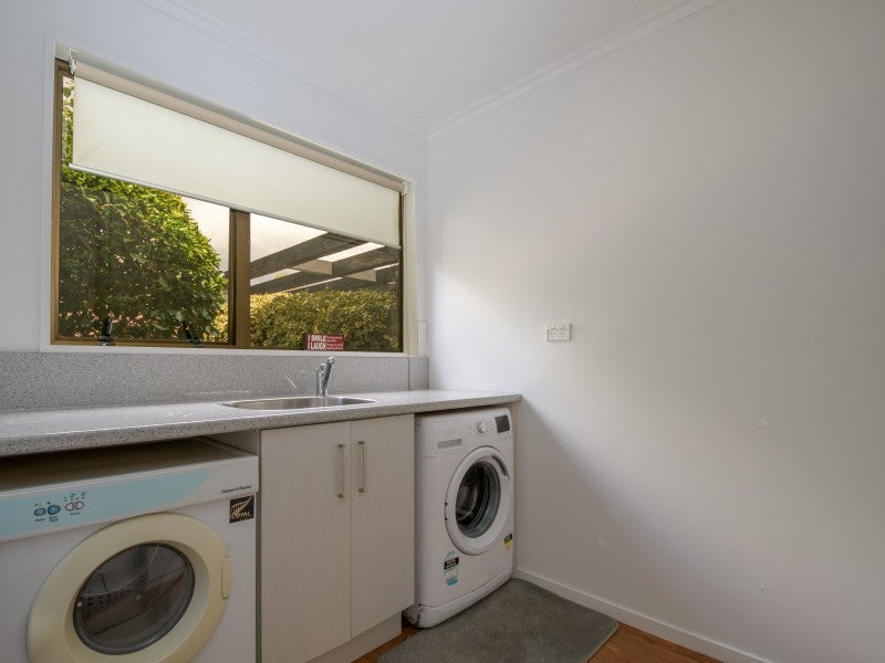 20 The Anchorage, Waikawa, Picton - Carousel 25