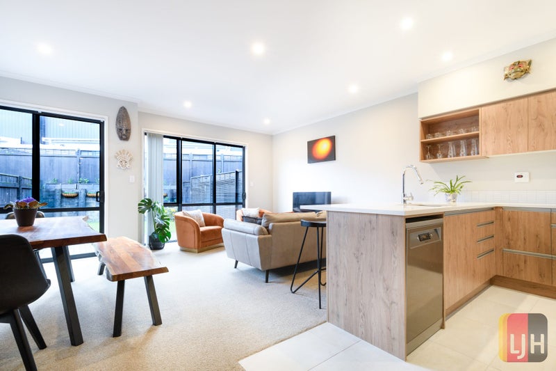 6 Kauri Amber Road, Westgate, Auckland - Carousel 1