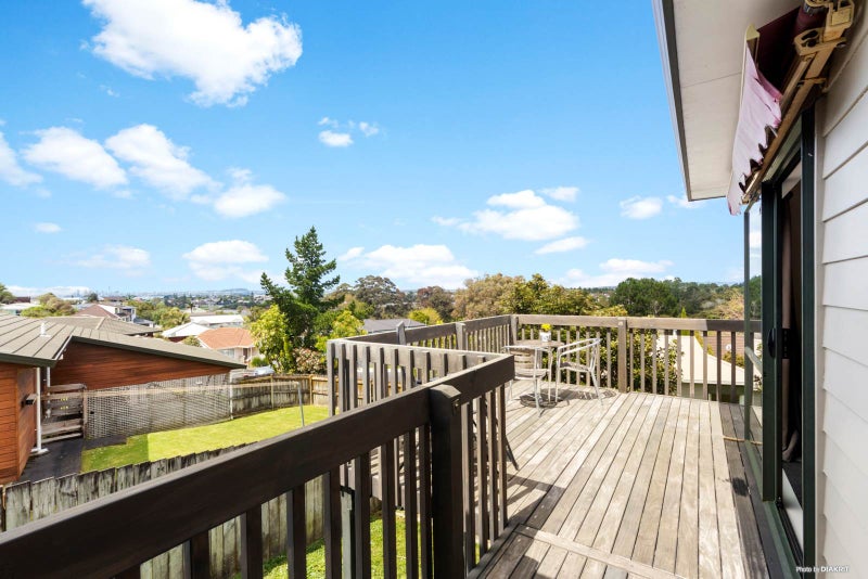 6 Amery Place, West Harbour, Auckland - Carousel 2