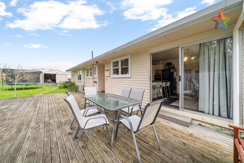 5 Longfellow Street, Trentham, Upper Hutt - Carousel 2