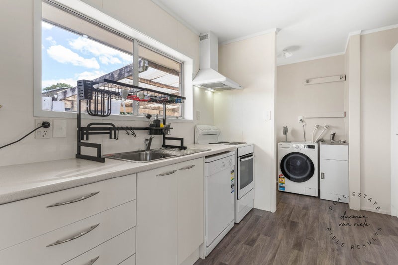 1/15 Gloaming Place, Conifer Grove, Takanini - Carousel 2