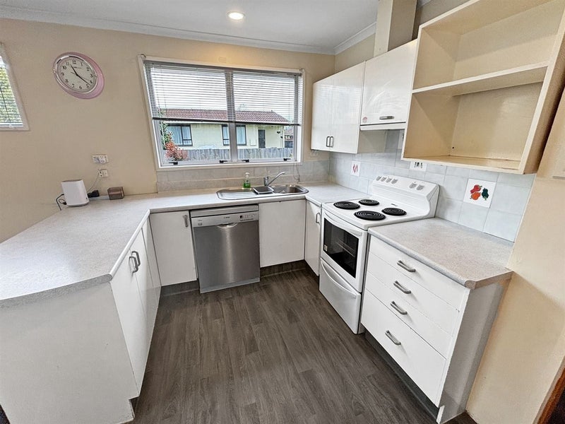 24 Pensacola Crescent, Broomfield, Christchurch - Carousel 2