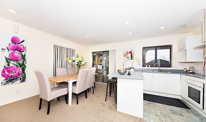 32 Earnslaw Crescent, Clover Park, Auckland - Carousel 2