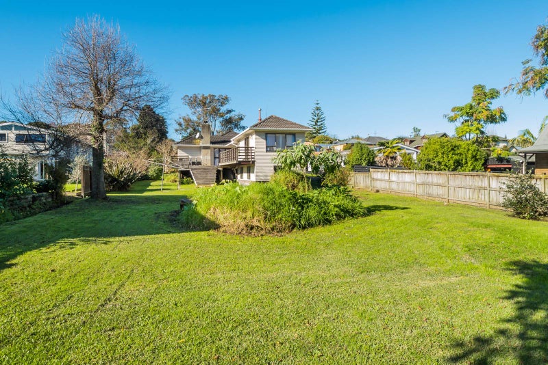 45 Selwyn Crescent, Forrest Hill, Auckland - Carousel 1